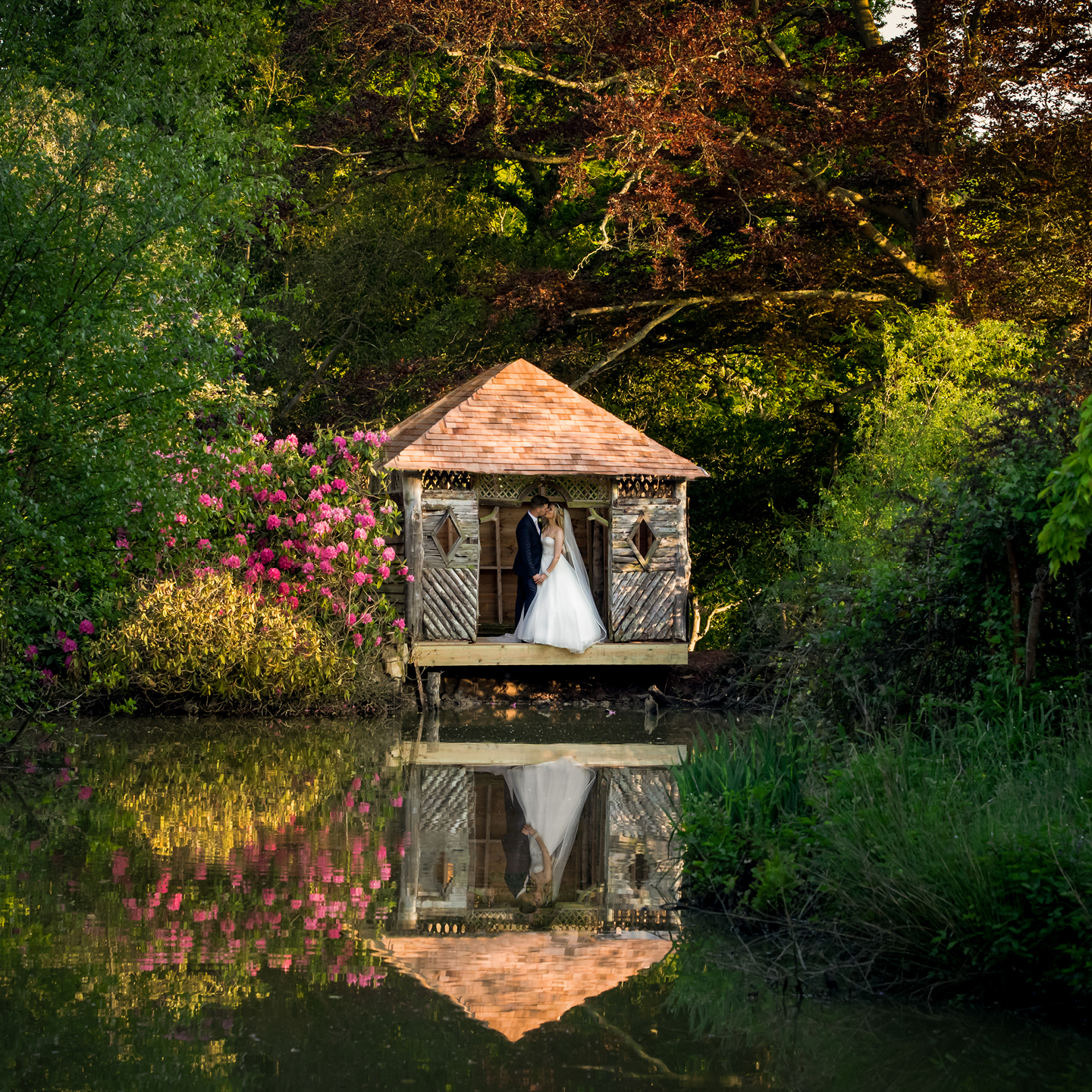 4 Ways to Make Your Wedding Photos More Creative, water location