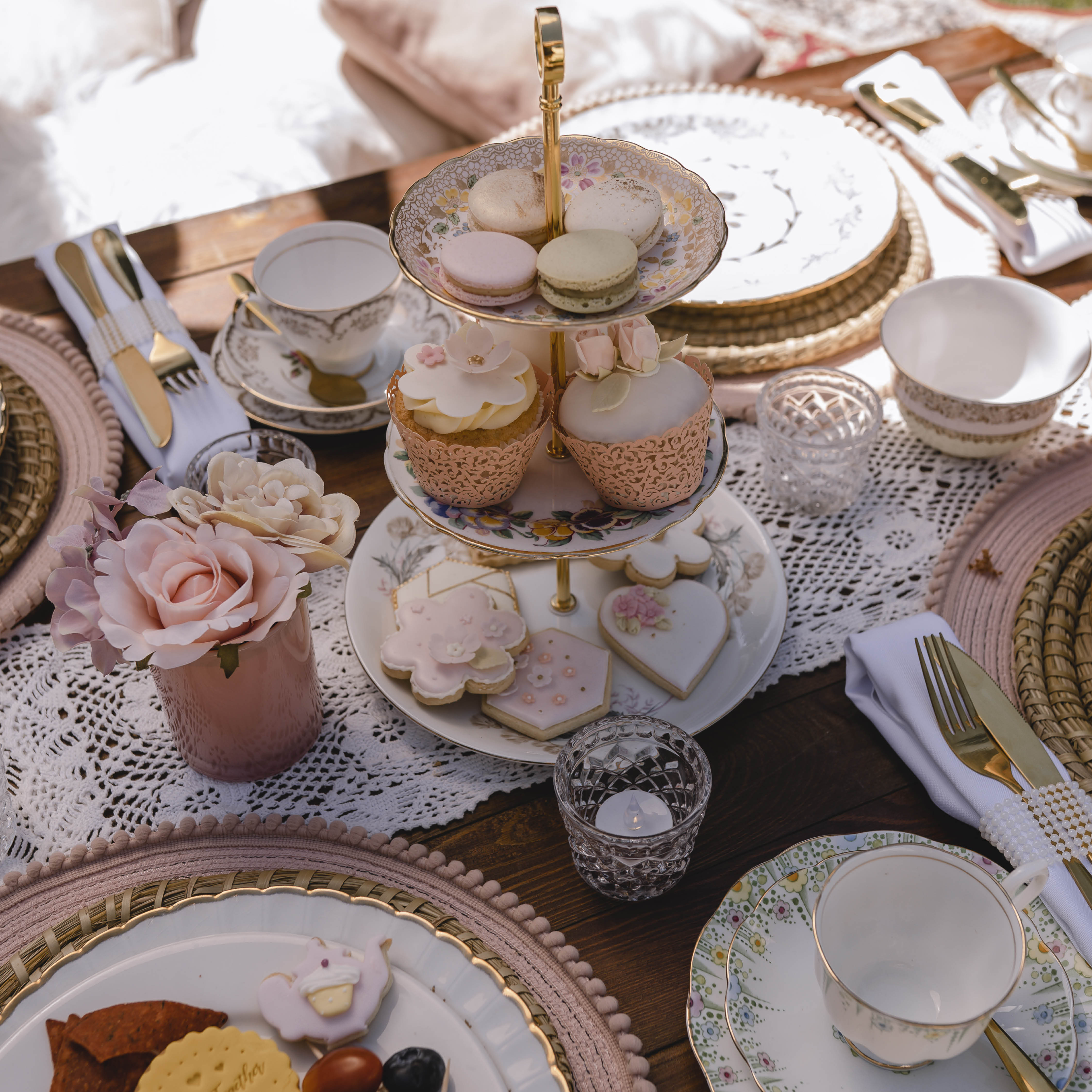 wedding tea party cupcakes, 1940s vintage tea party wedding