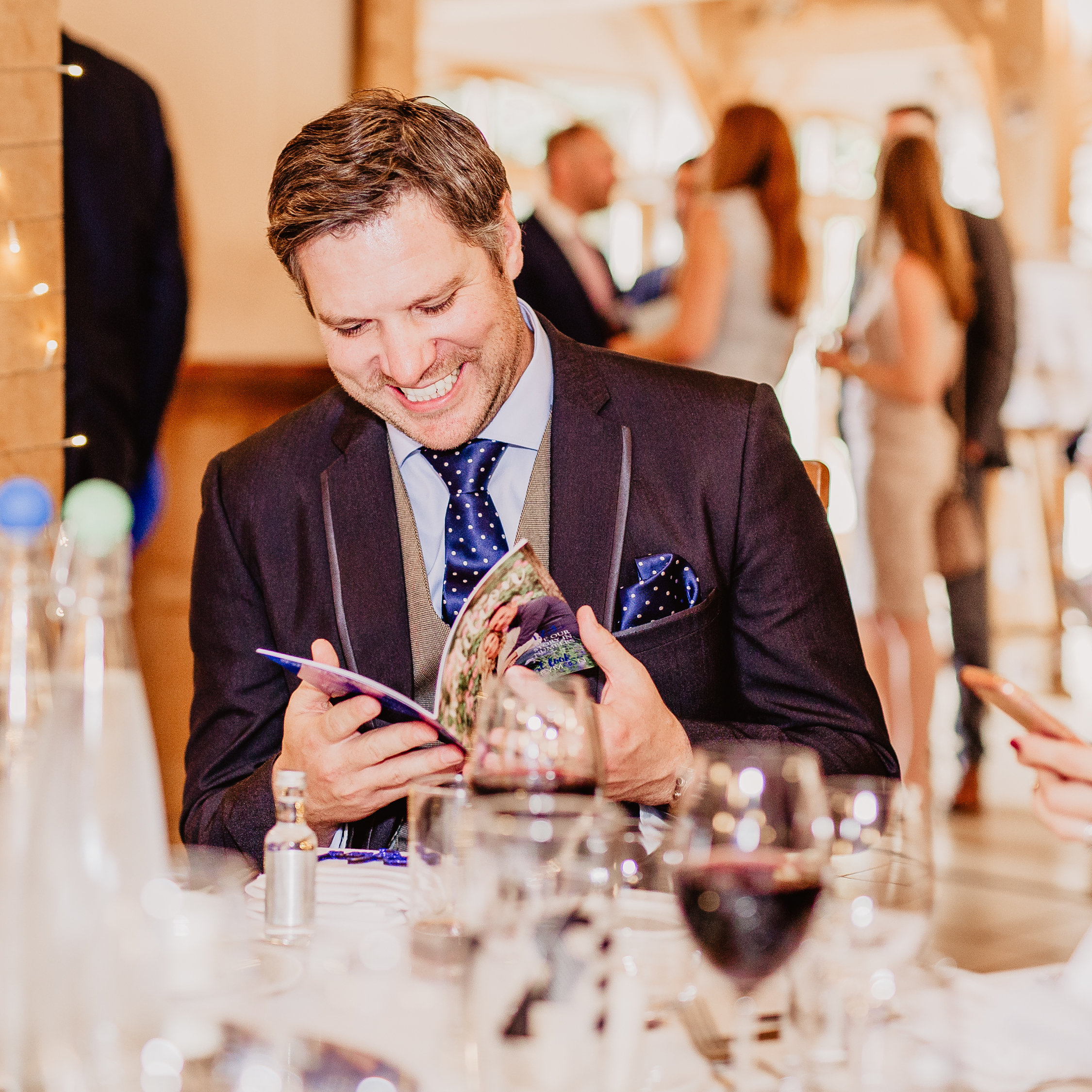 Creative Ways to Entertain Your Wedding Guests, wedding conversation starter