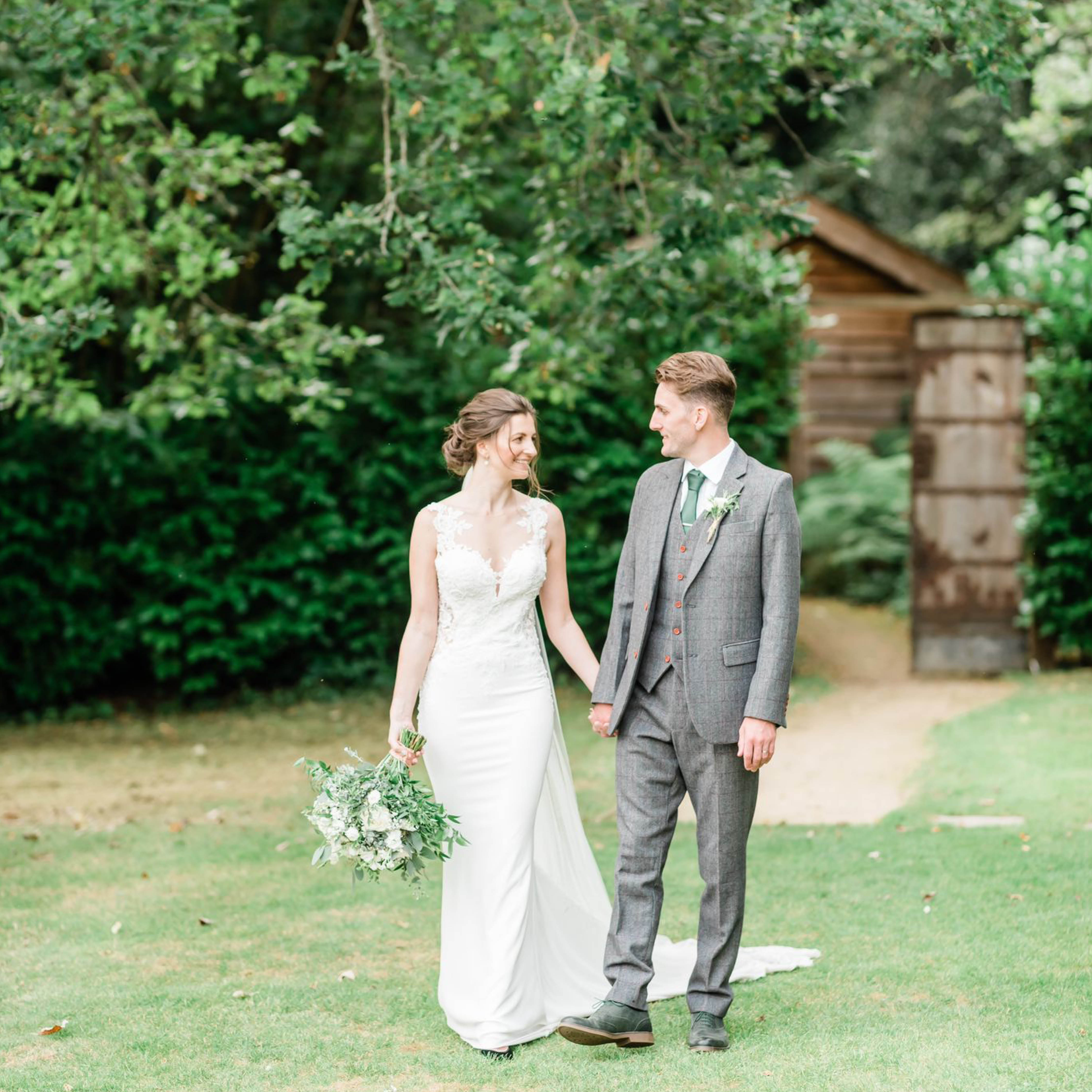 How to choose a Fantastic Wedding Theme, Millbridge Court, Surrey wedding venue