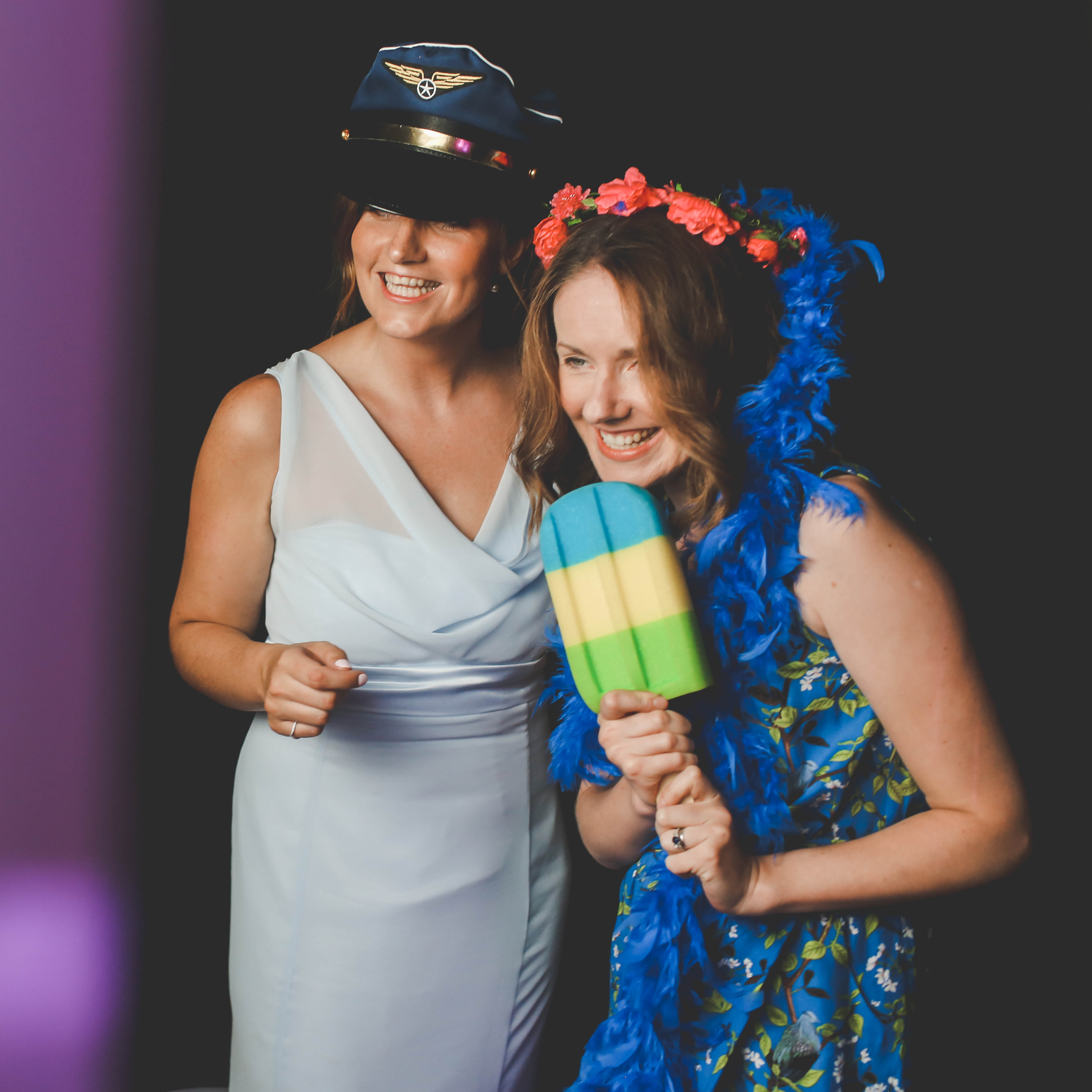 How to make your wedding day unforgettable, wedding photobooth hire