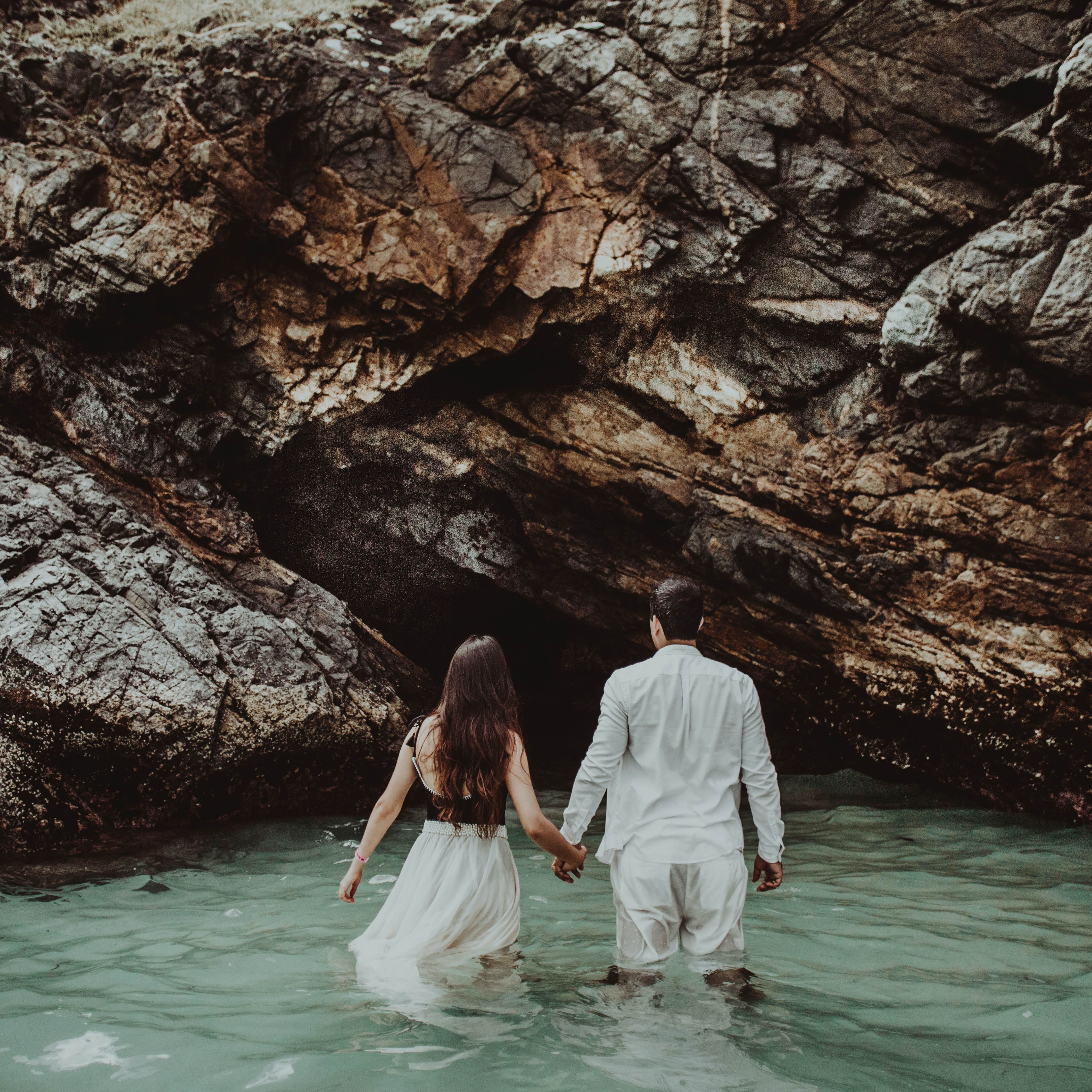 How to Plan Beach Wedding on a Budget, beach bridal gown