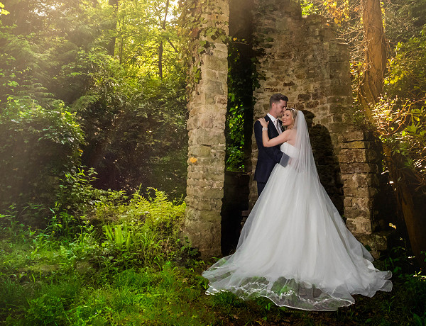 Outdoor vs. Indoor Weddings: Which is Right for You?