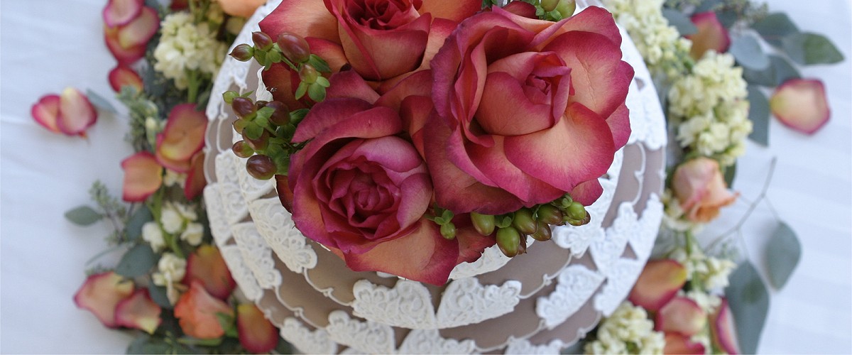 Top tips for the perfect Summer wedding cake