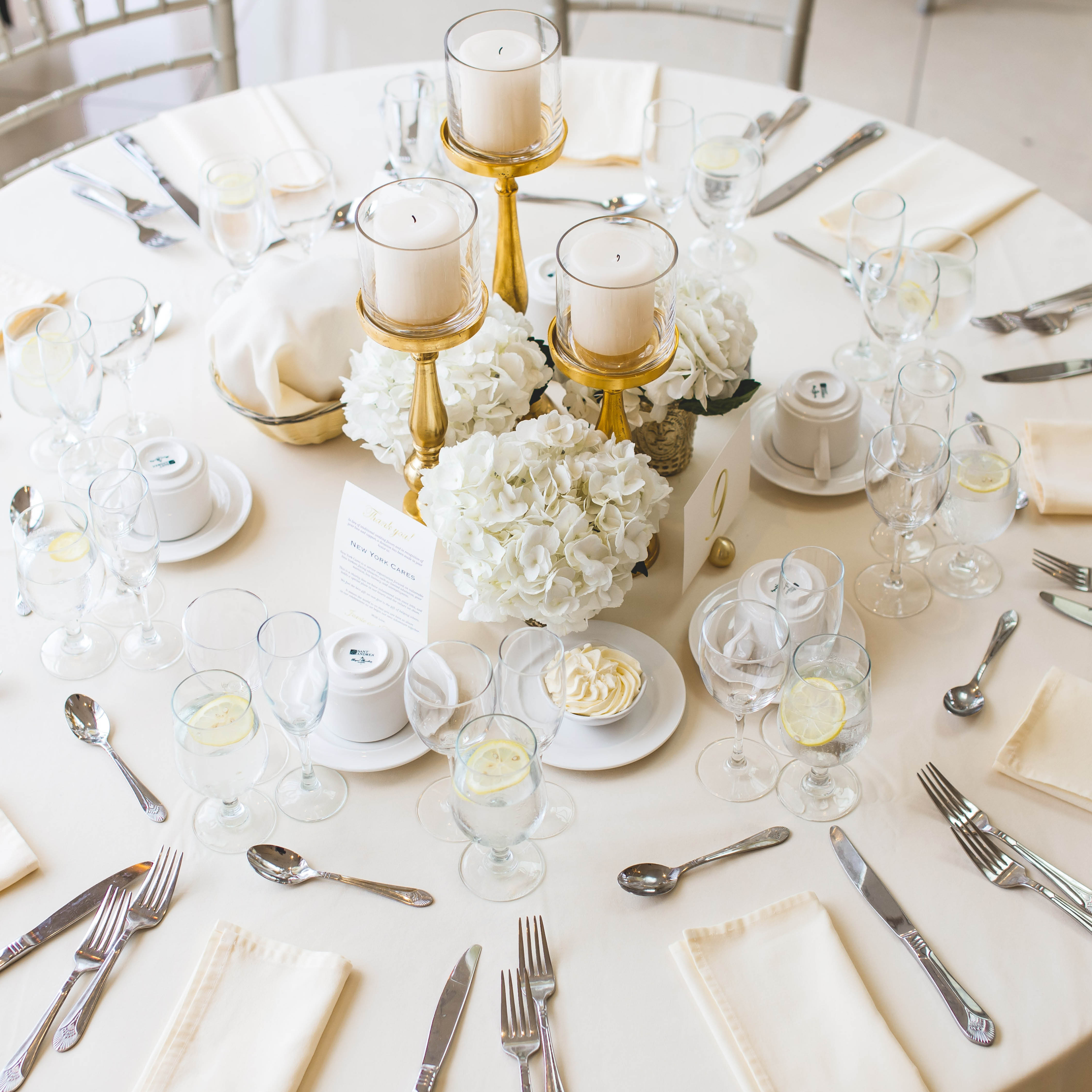 Tips for Designing a Classic Wedding Day, classic table decor