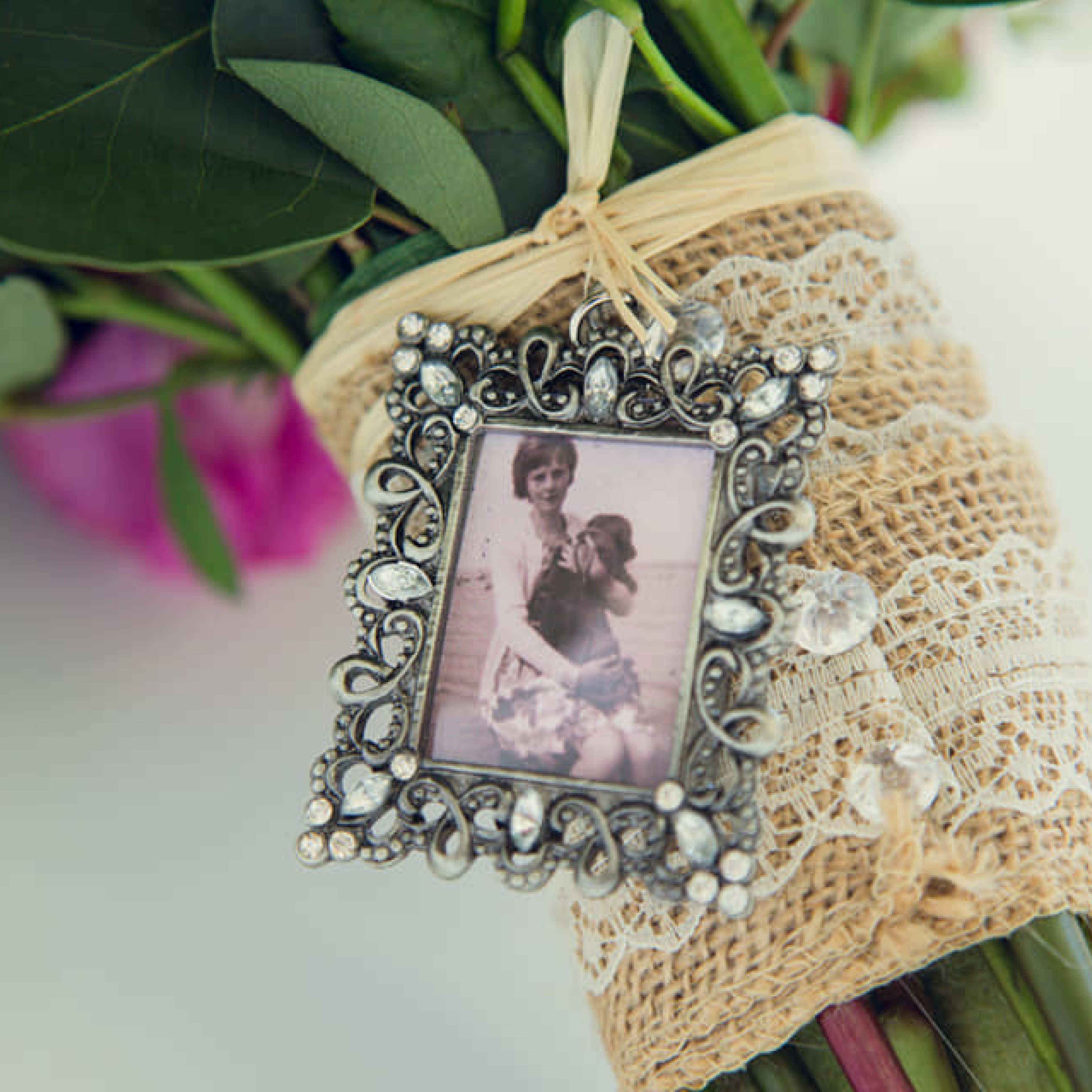 Bridal bouquet charm to remember lost loved ones on your wedding day