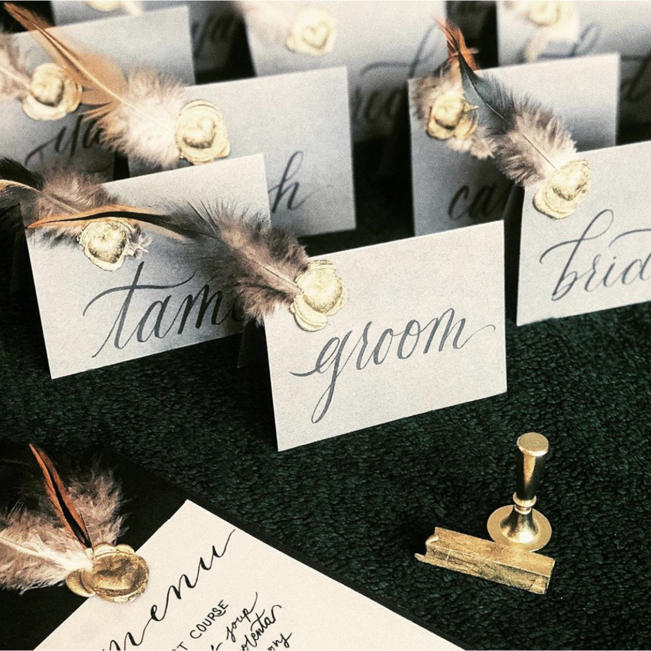 Wedding decorations with feathers, stationery with feathers