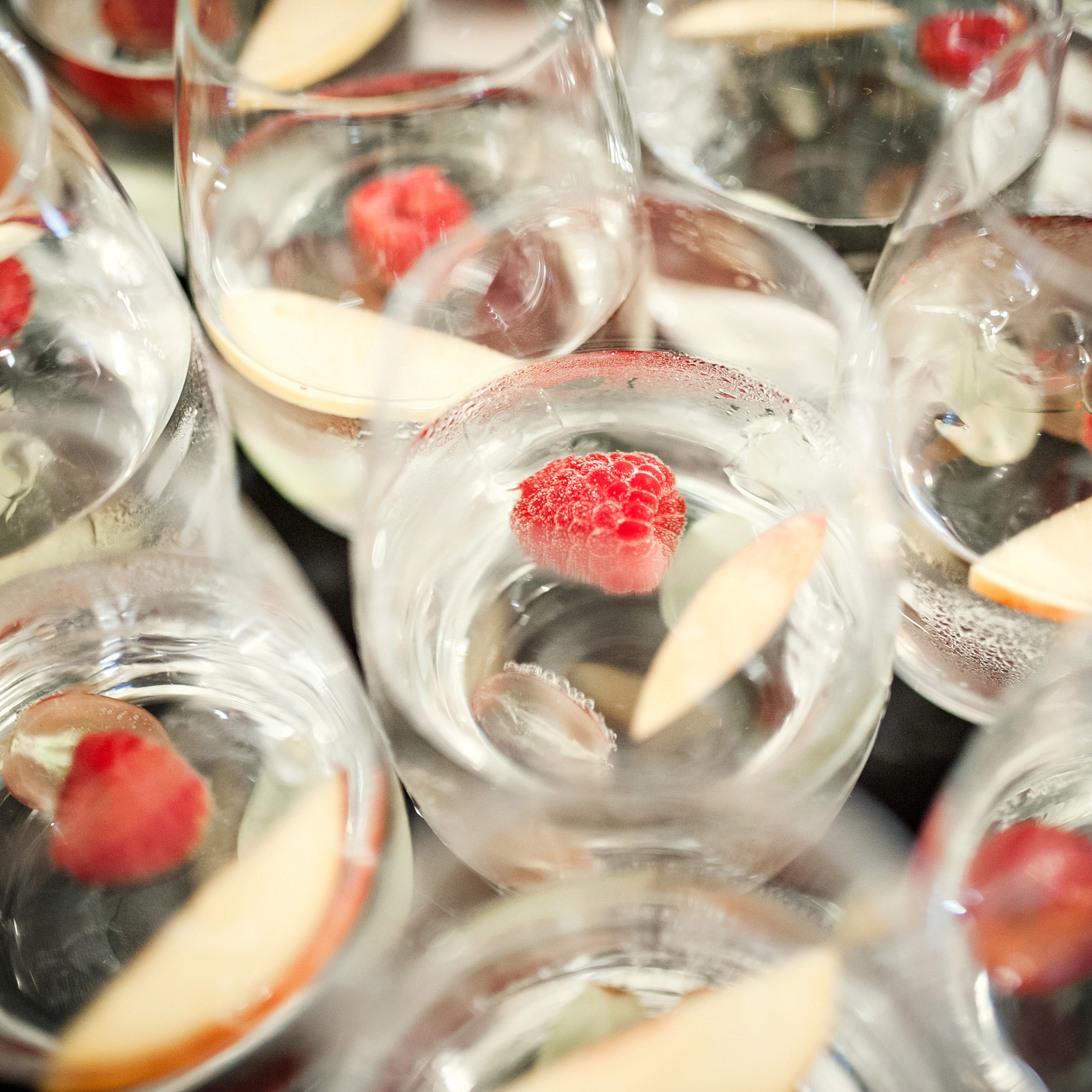 Impress your guests with your wedding reception drinks, Wedding details to impress guests, signature wedding drinks